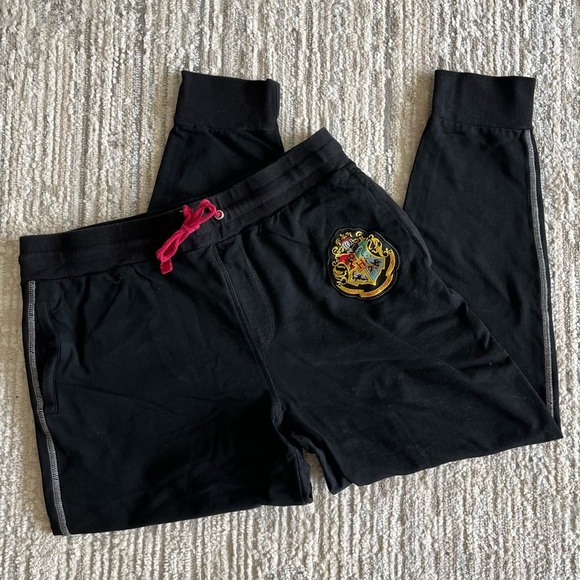 Universal Studios Wizarding World Of Harry Potter Hogwarts House Black Jogger - Picture 1 of 3